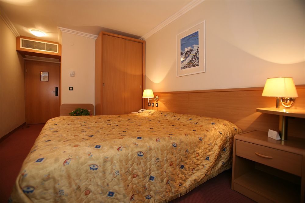 Sunny Baska Hotel By Valamar, Ex Corinthia Экстерьер фото