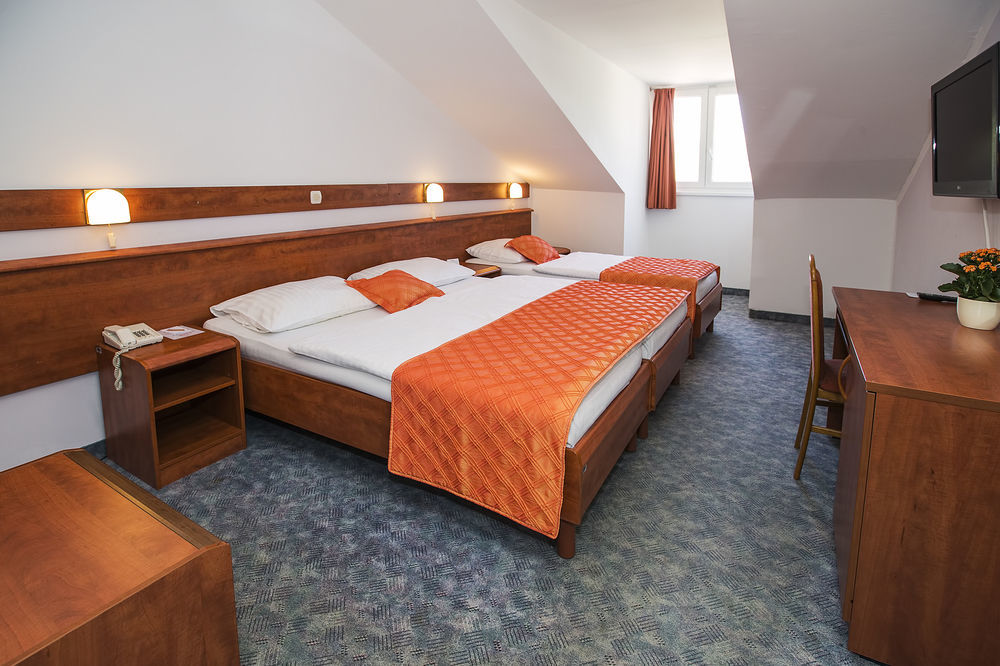 Sunny Baska Hotel By Valamar, Ex Corinthia Экстерьер фото