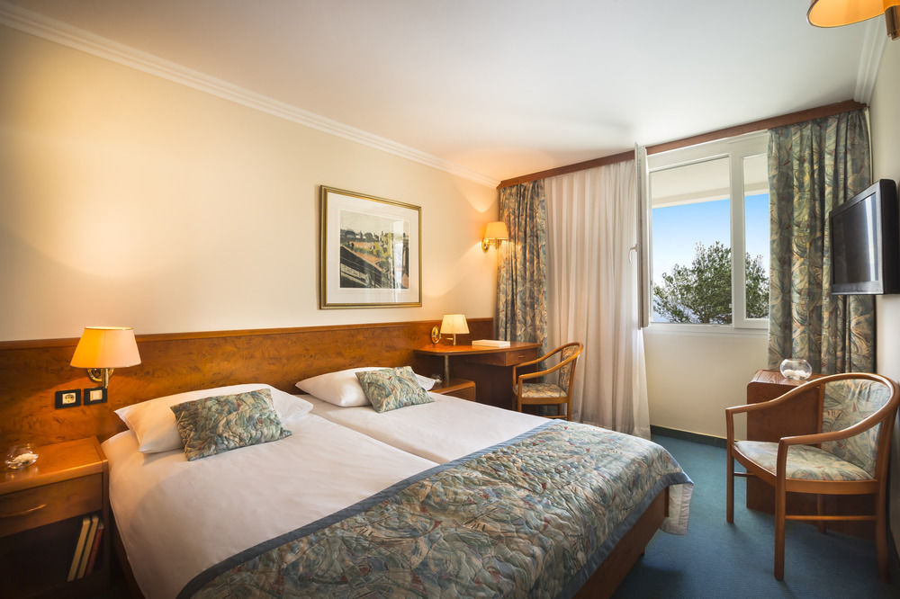 Sunny Baska Hotel By Valamar, Ex Corinthia Экстерьер фото